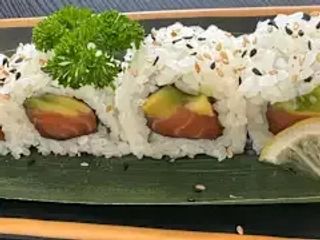Uramaki di salmone