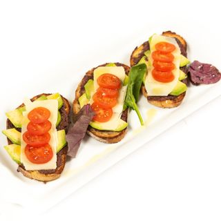 Bruschete cu pastă de măsline