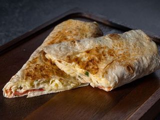 Сулугуні в лаваші