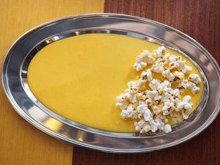 Тарілка сирного соусу з попкорном (150g)