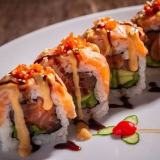 Salmón Gratinado Uramaki Roll (8 Uds.)