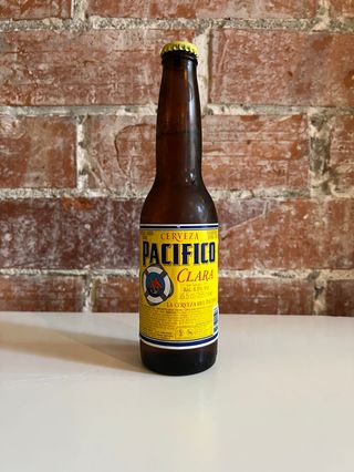 Cerveza Pacífico (35.5 Cl.)