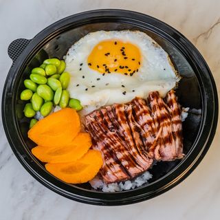 Поке с телешко бавно готвено бонфиле (300г)