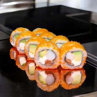 Рол з Креветками та Лососем в Ікрі