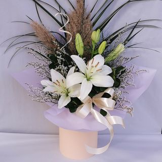 Flower box sa ljiljanom