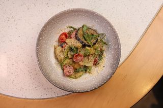 Салат зі смаженими овочами та горіховою заправкою (150г)