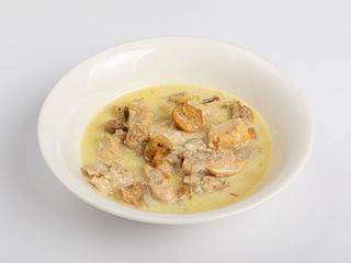 Курица с грибами в сливочном соусе (300 г)