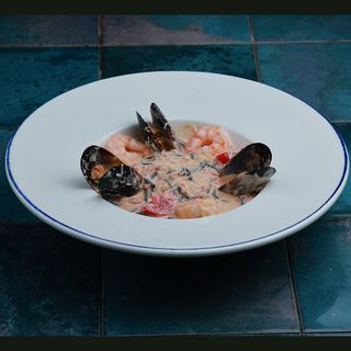 შავი პასტა ზღვის პროდუქტებით