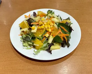Ensalada De Mezclum Con Frutas