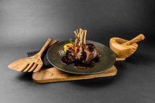 Grilled lamb chops & red wine sauce