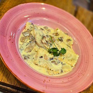 Raviolini De Peus De Porc I Tòfona