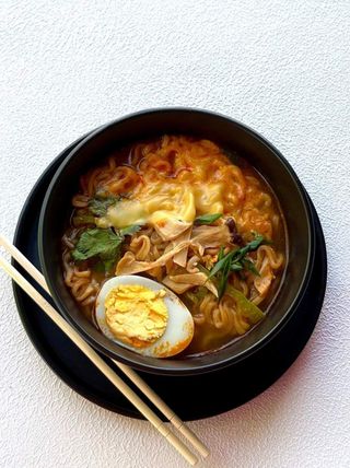 Рамен с сыром и говядиной