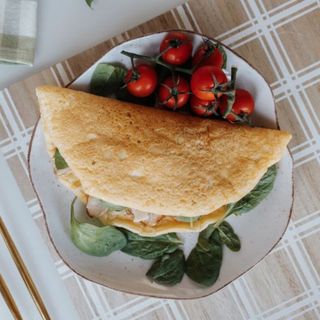 OMLET Z KURCZAKIEM WĘDZONYM