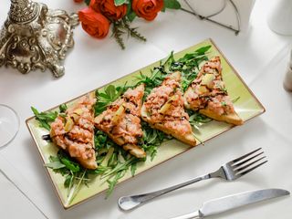 Bruschete cu somon și Mix Salad