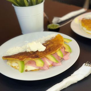 Cachapa De Jamón Y Queso