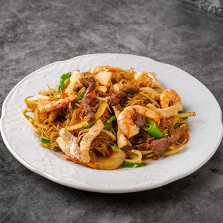 Fideos Frito con Tres Delicias