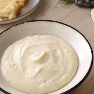 Salsa con finas hierbas