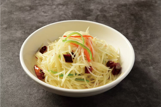 V23 - ნახევრად უმი კარტოფილის სალათი წიწაკით / 酸辣士豆丝