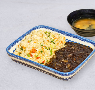 새우볶음밥 Saewoo stir fried rice with shrimps and czadżang sauce