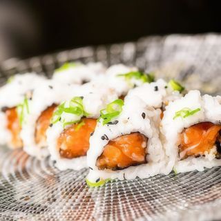 Tartar salmón roll