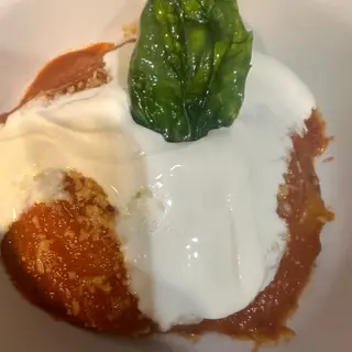 Parmigiana di melanzane, crema di parmigiano e basilico croccante