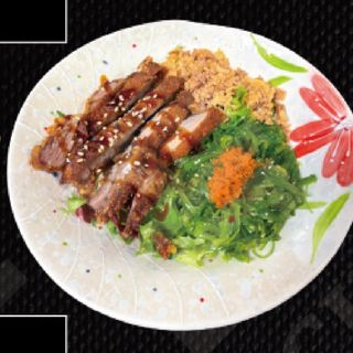 ENSALADA GOMA WAKAME Y PATO