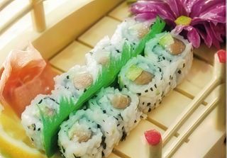 Maki rollo de aguacate y salmón (8 uds.)