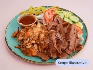 Piatto kebab con pane