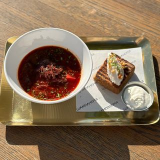 Борщ з томленою щокою