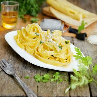 Tagliatelle cu unt si parmezan