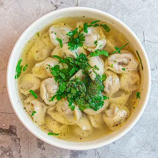 Пельмени с белым бульоном