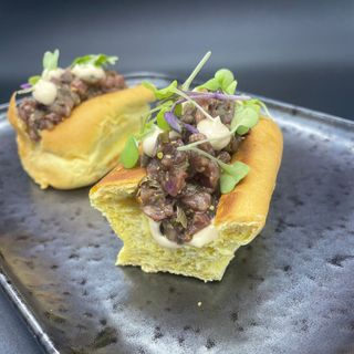 Brioche de steak tartar