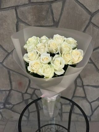 Buchet din 15 trandafiri albi