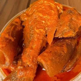 Tilapia fish mixed with pomo and a piece of chicken 