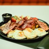 Doručak sa njeguškom kobasicom