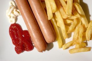 Patatine fritte e würstel