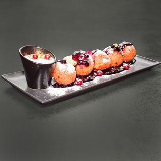 Papanasi Tag cu smantana si dulceata / Finetti