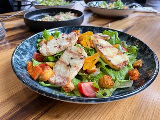 Салата Гриловано сирене халуми