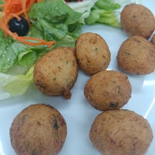 Banyols de bacalla / Buñuelos de bacalao