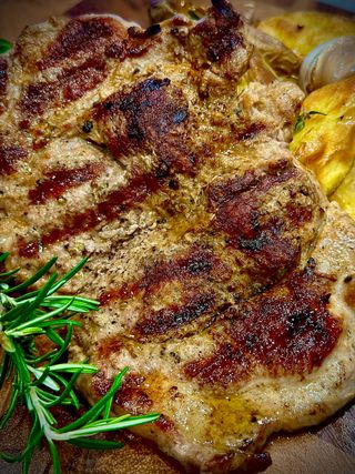 Ceafa de porc la gratar