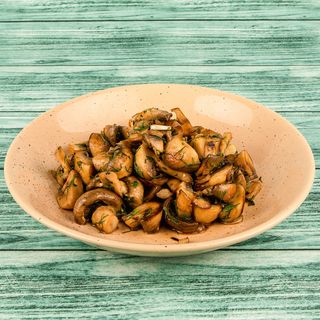 Ciuperci Champignon stinse cu vin