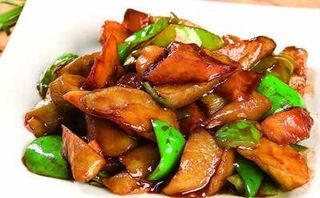 158. Fette di patate saltate con peperoni e pomodoro