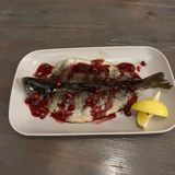 შემწვარი კალმახი ბროწეულის სოუსით