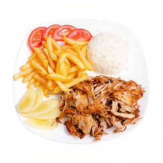 Plato de ternera con arroz y patatas