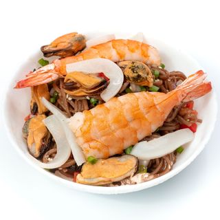 Соба з морепродуктами (320г)