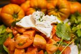 Ensalada De Tomate  de Temporada y Burrata