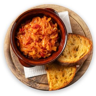 Friggione di cipolle alla Bolgnese con salsiccia