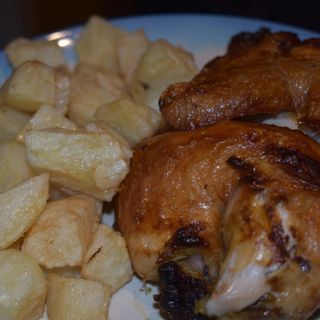 MEDIO POLLO Y FRITAS
