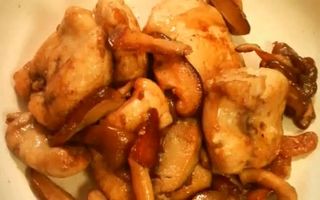 Sepia salteada con ajetes