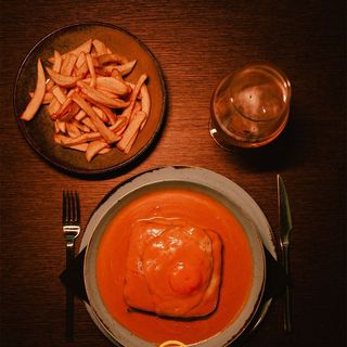 Francesinha com Batata Frita